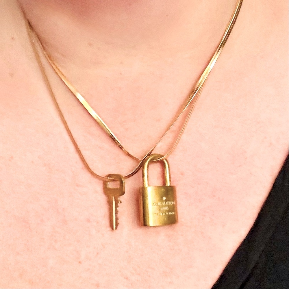 Louis Vuitton #302 Gold Padlock and Key on chain necklaces - Picture 2 of 7